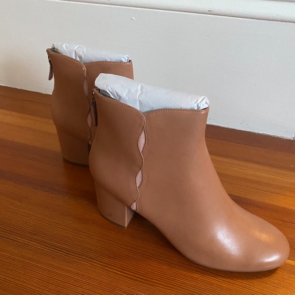 Cole Haan Camel Booties, NWT, size 8.5 - Picture 2 of 5